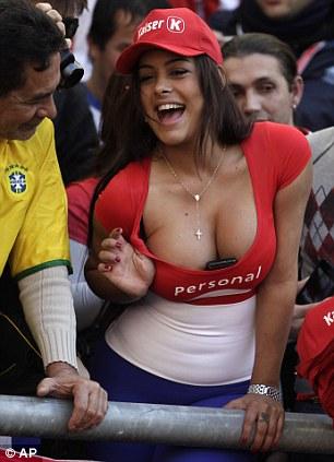  Larissa Riquelme