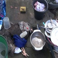 สุดรันทด 8 ชีวิต ยัดเยียดอยู่ในบ้านผุพังชายป่า