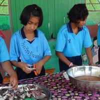 แวะซื้อปลาเค็ม–ปลาหวานตากแดด ฝีมือนักเรียนทำเองเพิ่มรายได้