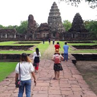 แห่ชมปราสาทหินพิมายกันคึกคัก หลังรัฐประกาศผ่อนปรนระยะ 3