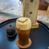 ชิมกาแฟ กินอาหาร ชมศิลป์ คาเฟ่หอศิลป์หนึ่งเดียวในพัทยา