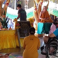 เลขดังขายดีเกลี้ยงแผงที่วัดพี่นาง ศิริพร อำไพพงษ์