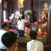แห่ขอโชคไอ้ส้มฉุน รุมส่องเลขปลายประทัดแก้บน 8 พันนัด