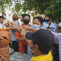 เลขเด็ด! แห่ส่องเลขดอกน้ำมนต์ศาลตาจันดียาสี