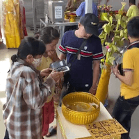 แห่ขอเลขเด็ดแม่ตะเคียนวัดดังอ่างทอง หลังพบมีมากที่สุดในประเทศ