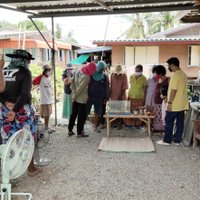 เลขเด็ดปลาไหลสีทอง แห่ขอโชคลาภ