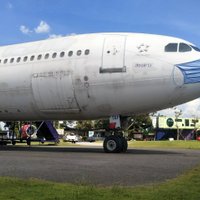 นักท่องเที่ยว แห่เช็คอินถ่ายรูป Airbus 330 กลางทุ่งนาโคราช ก่อนเดินทางกลับไปทำงานหลังวันหยุดยาว