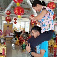 เฮลั่น! อุ้มเมียรอบอาตี๋สำเภาทอง หลังถูกราวัลใหญ่ กว่า 300,000 บาท