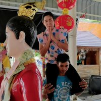 เฮลั่น! อุ้มเมียรอบอาตี๋สำเภาทอง หลังถูกราวัลใหญ่ กว่า 300,000 บาท