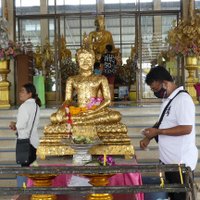 ท่องเที่ยวไหว้พระชมอุโบสถสีเงิน ที่วัดดอนใหญ่ จ.ปทุมธานี