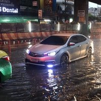 ประมวลภาพ! ฝนถล่มกรุงน้ำท่วมขังหลายจุด รถติดยาว