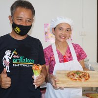 พิซซ่าหน้าทะลัก อร่อยแบบจุกๆ ถูกใจนักชิม