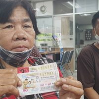 แม่เฒ่าดวงเฮงซื้อเลขบัตรคิว 83 ไหว้คำชะโนด รวยเละ 6,000,000