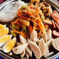 อาหารหลักร้อยวิวหลักล้าน ส้มตำแซ่บนัว นั่งแพชมวิวทะเลสาปห้วยระไซร์