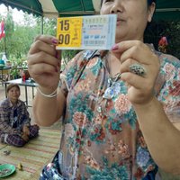 เลขเด็ด! คอหวยตามหาเลขเด็ด ที่ศาลปู่ทองมา อำเภอเพ็ญ