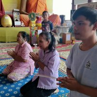 แห่ขอเลขเด็ดไอ้ไข่เงิน-ไข่ทอง เด็กวัดสุขอารีย์หลังให้โชคมา 9 งวด