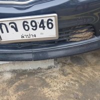 แห่ส่องเลขรถ แมวถูกรถเก๋งชนติดไปกับรถ รอดปาฏิหาริย์