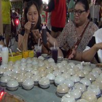 ขนมข้าวปั้นโบราณหนึ่งเดียวในลำปาง ขายดีกาดกองต้าถนนคนเดิน