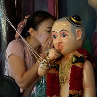 เลขเด็ด! คอหวยแห่ขอเลขเด็ดไอ้ส้มฉุนหวังเฮงส่งท้ายปี
