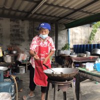 ไม่มีคนละครึ่งยอดตก! แต่ยายวัย 78 ไม่ท้อ สู้ดิ้นรนขายเลี้ยงชีพปั้นปลาย