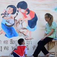 ย้อนอดีต! ร้านอาหารตกแต่งภาพวาด มานะ มานี ปิติ ชูใจ แบบเรียนภาษาไทย