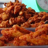เข้าใจคิด ชีวิตเปลี่ยน! ไรเดอร์แต่งชุดไก่ ส่งข้าวเหนียวไก่ทอด