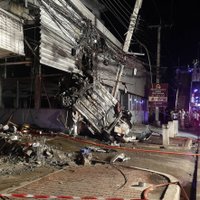 ซิ่งทะลุแยก กระแทกประตูนรก! เก๋งซิ่งเสียหลักชนเสาไฟฟ้า ย่างสดดับสลด