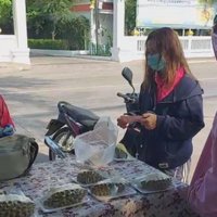เงินน้อยก็กินได้! ทุเรียนแบ่งขาย 5 บาท 10 บาท 15 บาท