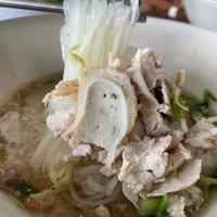 ขายก๋วยเตี๋ยวโบราณอร่อยนาน 53 ปี แม่ค้าอารมณ์ดีกินแล้วชื่นใจ