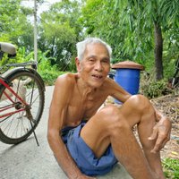 ตาวัย 82 ปี ยึดอาชีพปีนต้นตาล แข็งแรงเหมือนหนุ่มๆ