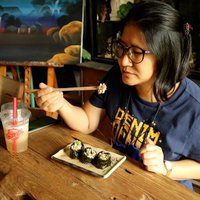 ซูชิไข่มดแดง ราดด้วยข้าวคั่วพริกคั่วและน้ำยำ ต้องลองแซ่บ 