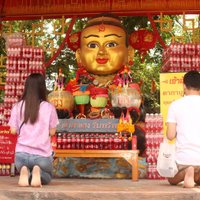 เจอเลขลอยชัด! ส่องเลขในอ่างน้ำมนต์  ก่อนวันหวยออก