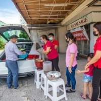 ส้มตำวินเทจปรับบริการ ขับออดี้เปิดท้าย ขายอาหารอีสานสดถึงหน้าบ้าน