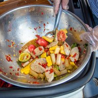 ส้มตำวินเทจปรับบริการ ขับออดี้เปิดท้าย ขายอาหารอีสานสดถึงหน้าบ้าน