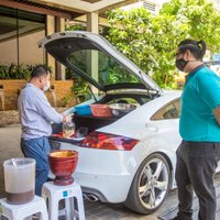 ส้มตำวินเทจปรับบริการ ขับออดี้เปิดท้าย ขายอาหารอีสานสดถึงหน้าบ้าน