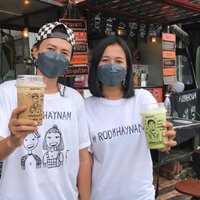 หนึ่งเดียวในโลก! ร้านน้ำเก๋ไก๋ ซื้อน้ำแถมแก้วการ์ตูนเสมือนตัวเอง