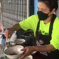 อร่อยยกนิ้ว ก๋วยเตี๋ยวเรือซิ่ง ร้านนี้มีดีที่ใส่กะลา