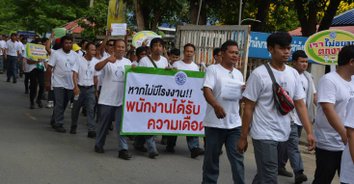 สมาชิกสหภาพแรงงานโรงงานกระดาษ เดินขบวนยื่นหนังสือสนับสนุนขยายกิจการฯ ต่อ ผวจ.สิงห์บุรี