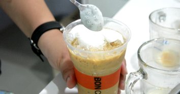 กาแฟสดฝีมือบาริสต้าเด็กพิเศษ ร้านห้วยหมู coffee ดื่มแล้วได้บุญด้วย