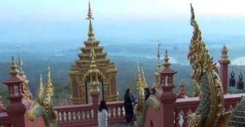 ชมแสงแรก สัมผัสลมหนาว ชื่นชมทะเลหมอก ที่วัดดอยพระฌาณ