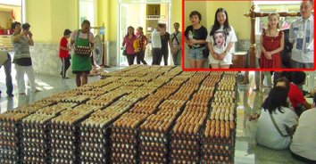 มโหฬาร! ชาวจีนถวายไข่ 200,000 ฟอง ขอพรหลวงพ่อโสธร ให้พ้นวิกฤตไข้หวัดมรณะ