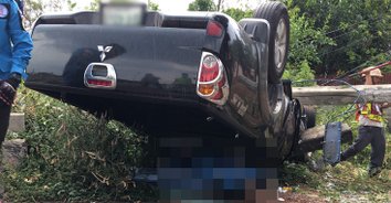 กลัวไม่ทันไฟเขียว! ตชด.ซิ่งกระบะเร่งข้ามแยกไฟแดงชนเสาไฟเสียชีวิต