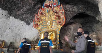 อ้างองค์เทพด่า! หนุ่มเมายาใช้ค้อนทุบองค์พระประธานวัดดังเสียหาย