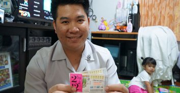 บุรุษพยาบาลสุดเองถูกรางวัลที่ 1 รับ 12,000,000 เชื่อบุญกุศลที่ทำมา