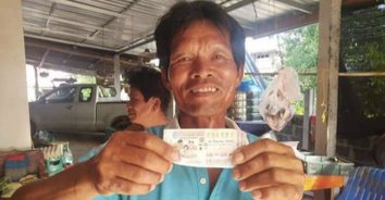 หลานชายบอกเลขใต้ท้องคางคก ลุงเฮงถูกรางวัลที่ 1 รับ 6,000,000