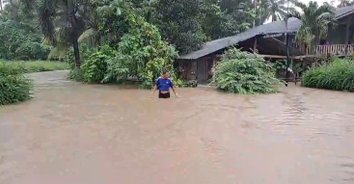น้ำป่าทะลักท่วมบ้านเรือน ไร่สวนประชาชนกว่า 400 หลังคาเรือน