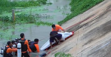 สุดเศร้า! อดีตผู้จัดการธนาคารจมคลองสูบน้ำดับ