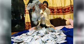 เงินแสนดีใจ! สาวค้าไก่สดเก็บแบงก์ 50 ปลายปีได้เงิน 140,000 บาท