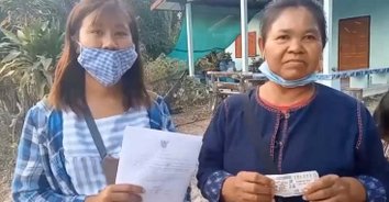 แค่หยิบใบเดียวจริงๆ! ป้าวัย 51 ปีถูกรางวัลที่ 1 รับ 6,000,000
