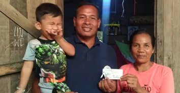 ทะเบียนรถนำโชค! สมาชิก อบต. ดวงเฮงถูกรางวัลที่ 1 รับ 6,000,000